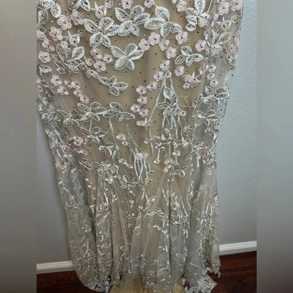 $798 NWTs Mac Duggal FLORAL EMBROIDERED CORSET BODICE GOWN size 10 - Picture 9 of 13